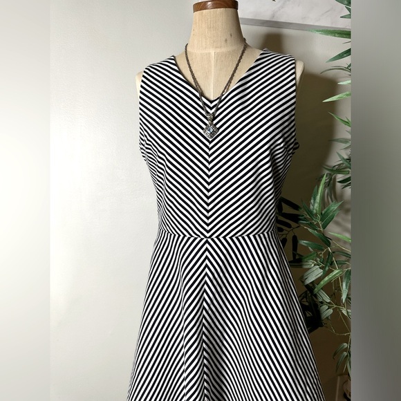 TALBOTS DRESS SIZE - PL - Picture 2 of 5